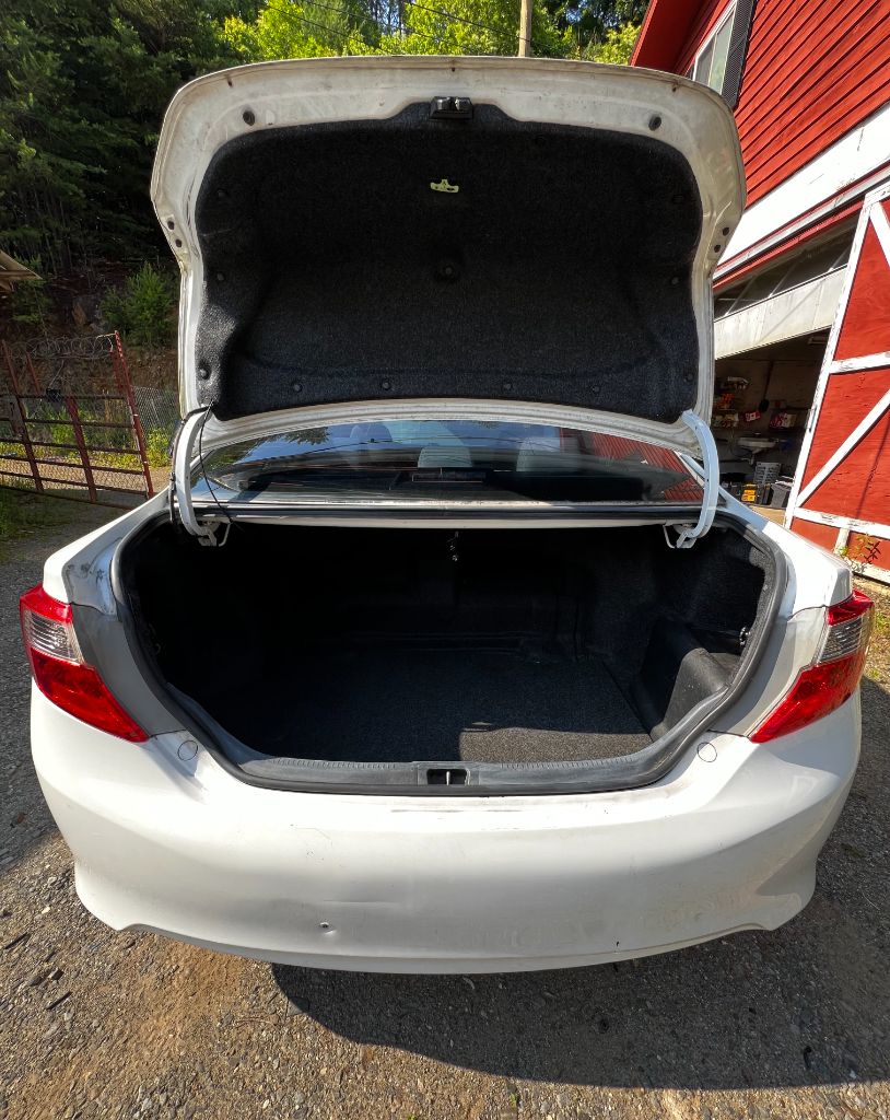 2014 Toyota Camry SE Hybrid - Photo 9