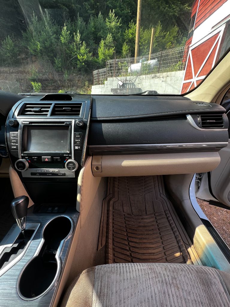 2014 Toyota Camry SE Hybrid - Photo 6