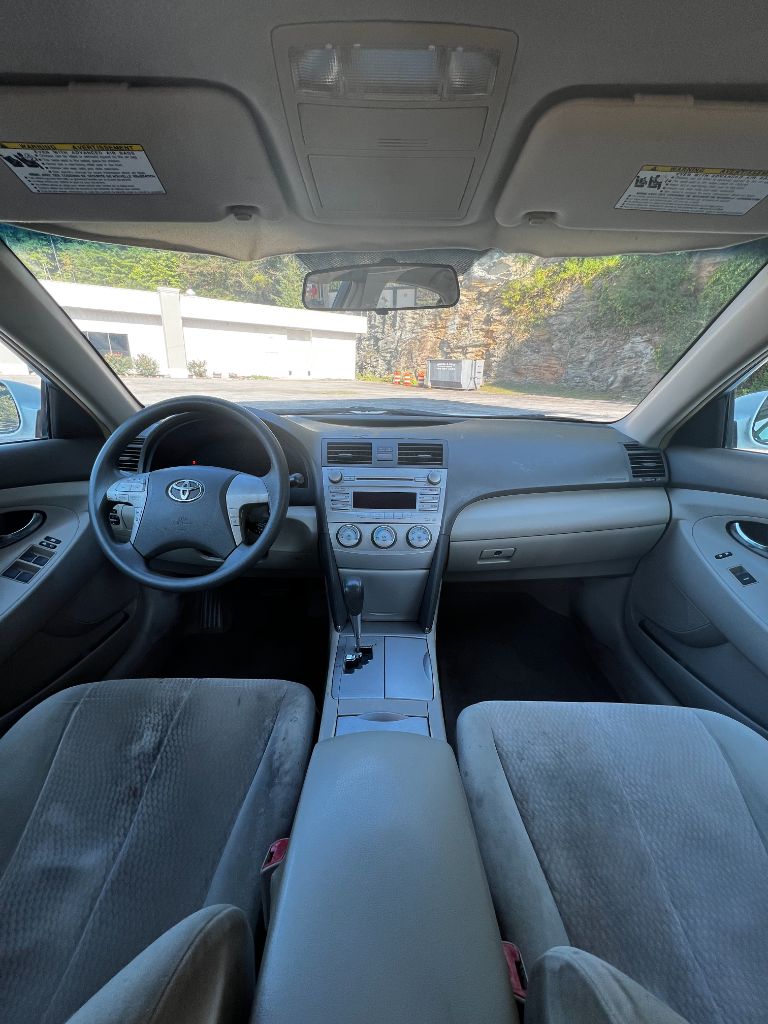 2011 Toyota Camry LE - Photo 8