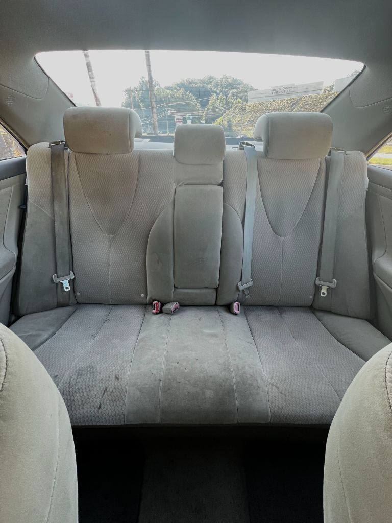 2011 Toyota Camry LE - Photo 9